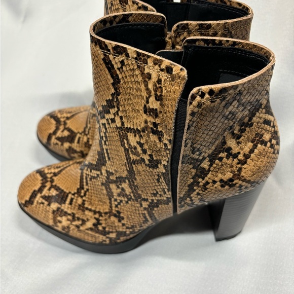 COPY - Kenneth Cole New York Womens Justin Lug Chelsea PG Zip-Up Ankle Boots Br… - Picture 3 of 8